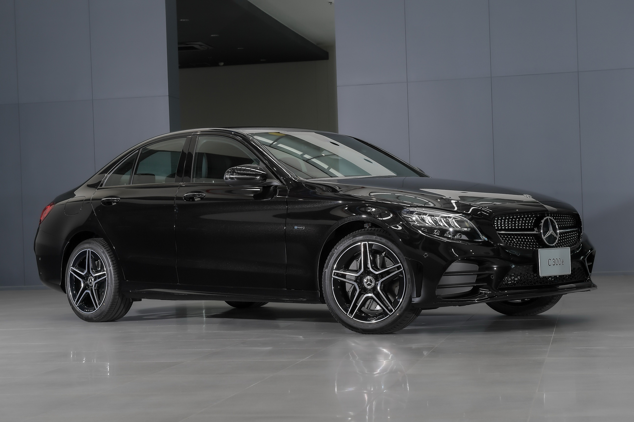 เมอร์เซเดส-เบนซ์ เตรียมเปิดตัว “Mercedes-Benz C 300 e AMG Sport”  รถยนต์ EQ Power ปลั๊กอินไฮบริดดีไซน์สปอร์ตรุ่นใหม่ด้วยการไลฟ์สดที่เพจ Mercedes-Benz Thailand  15 มิ.ย.นี้เวลา 18.00 น.