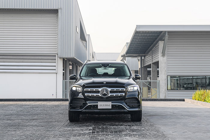 เมอร์เซเดส-เบนซ์ ก้าวข้ามทุกบรรทัดฐานความหรูหราด้วย  “Mercedes-Benz GLS 350 d 4MATIC AMG Premium” รุ่นประกอบในประเทศใหม่  ผสานความแข็งแกร่งแบบเอสยูวีเข้ากับที่สุดแห่งความหรูหราในแบบฉบับของเมอร์เซเดส-เบนซ์