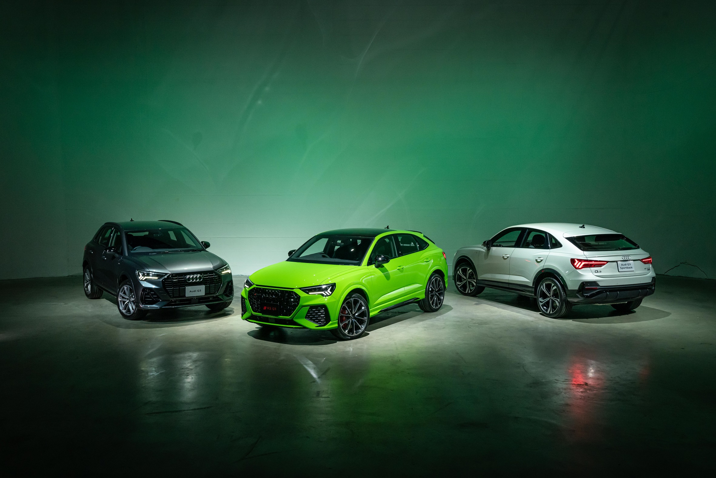 อาวดี้ ประเทศไทย รุกหนัก เปิดตัว 3 รุ่นใหม่รวด สปอร์ต SUV ตัวโหด  The New Audi RS Q3 Sportback quattro ในราคาเพียงแค่ 4,750,000 บาท  คุ้มค่าการรอคอย พร้อม Compact SUV ตัวท๊อปอีก 2 รุ่น