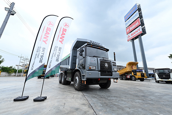 “LEADWAY” จับมือ “SANY” ผู้ผลิตเครื่องจักรกลหนักยักษ์ใหญ่จากประเทศจีน  เปิดตัวรถบรรทุกไฟฟ้างานเหมือง SANY รุ่น “SKT90E Pure Electric Truck”  ที่เป็นมิตรกับสิ่งแวดล้อมและร่วมลดสภาวะโลกร้อนเป็นรายแรกในประเทศไทย
