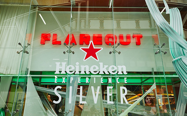 Heineken Experience Silver ชวนคนรุ่นใหม่ปล่อยไหลกันที่ “FLAREOUT” คาเฟ่สุดชิคย่านสนามเป้า  พร้อมโชว์เคสแฟชั่นไลฟ์สไตล์คอลเลคชั่นล่าสุดจาก FRANK! GARCON