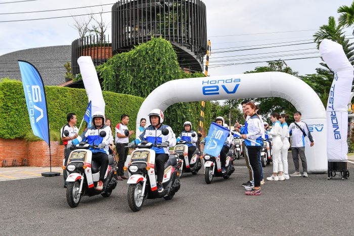 ไทยฮอนด้า ยกทัพ Honda BENLY e: ลุยบุรีรัมย์ ชวนชาวไทยร่วมเชียร์ ‘ก้องและก๊องส์’ นักแข่งทีมฮอนด้า ชิงแชมป์ในศึกไทยจีพี 2023