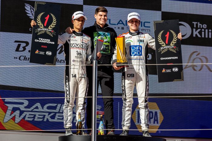 เติ้น ทัศนพล พาธงชาติไทยโชว์ตระหง่าน คว้า Double Podium  ส่งท้ายการแข่งขัน 2023 Eurocup 3