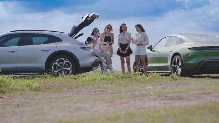 หวานหวาน-เฟรนฟราย-แก้ม-แอน อลิชาและน้องลิษา พร้อมด้วย Porsche Taycan และ Taycan 4S Cross Turismo ความโฉบเฉียวในรูปแบบรถไฟฟ้า 100%