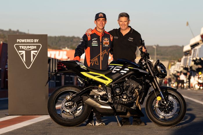 PEDRO ACOSTA นักบิดดาวรุ่งจากสเปน แชมป์โลก MOTO2TM คนล่าสุด คว้ารางวัล TRIUMPH TRIPLE TROPHY 2023