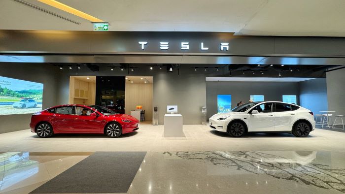 Tesla เปิดตัว Experience Store แห่งใหม่ ณ สยามพารากอน พร้อมการเปิดตัวร้านค้าออนไลน์   เชื่อมโยงให้ลูกค้าได้สัมผัสประสบการณ์เต็มรูปแบบทั้งหน้าร้านและออนไลน์