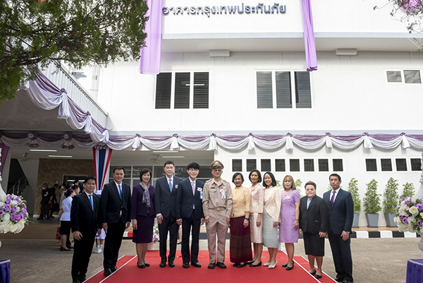 กรุงเทพประกันชีวิต ร่วมกับ กรุงเทพประกันภัย และ มูลนิธิชัย-นุชนารถ โสภณพนิช  สนับสนุนการก่อสร้างอาคารรักษาพยาบาลผู้ป่วย โรงพยาบาลอุ้มผาง จังหวัดตาก