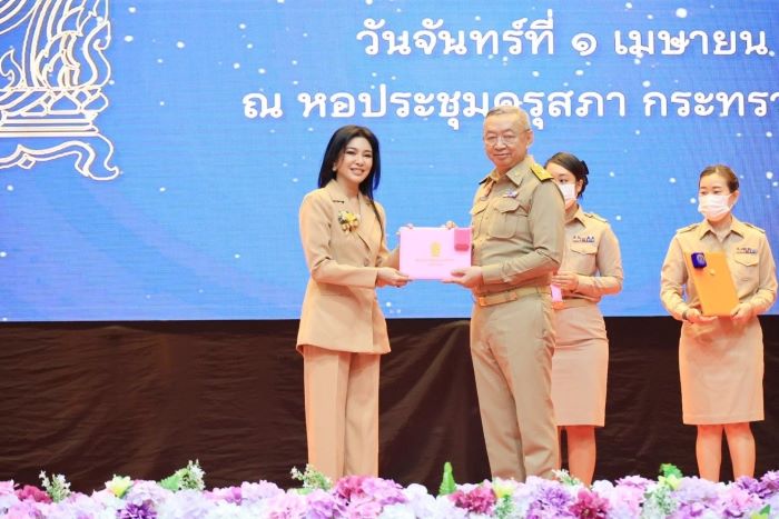 เอไอเอ ประเทศไทย ได้รับรางวัลผู้ทำคุณประโยชน์ให้แก่กระทรวงศึกษาธิการ ประจำปี 2567