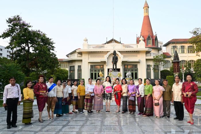 เมืองไทยประกันชีวิต ส่งมอบความสุขและรอยยิ้ม พาคณะผู้สูงอายุจากเขตห้วยขวาง และโรงเรียนผู้สูงอายุเขตดินแดง เข้าร่วมชมงาน “101 ปี พระราชวังพญาไท” THE GLORY OF SIAM