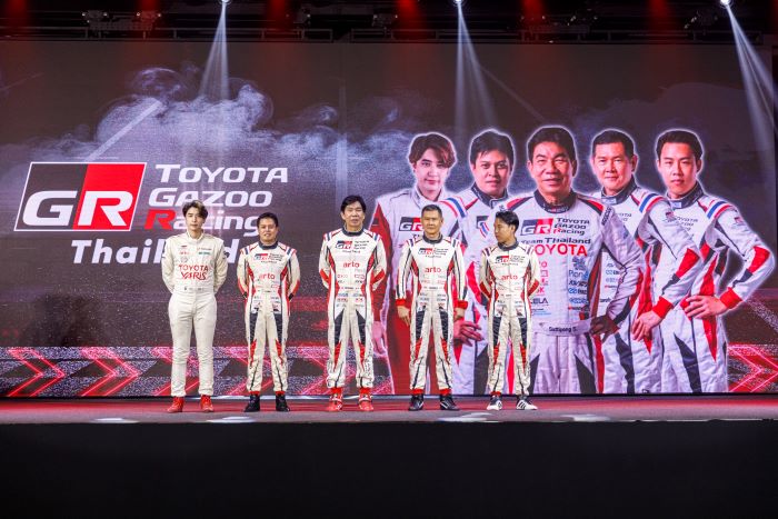 แฟนคลับฟิน! กระทบไหล่ ป๊ายปาย โอริโอ ดารานักแข่งคนใหม่ ในกิจกรรม Toyota ALIVE Racing in Motion