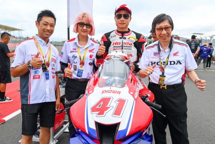 “ฮอนด้า เรซซิ่ง ไทยแลนด์” พร้อม Honda CBR Series ระเบิดผลงานเขย่าแถวหน้าเอเชีย “ไม้คิว-เกียรติศักดิ์” ปลดล็อคคว้าโพเดียมท็อป 3 “มิกซ์-ธนัช” ทำ Fastest Lap “ชิพ-นครินทร์“ ฮึดคว้าแต้ม ASB1000 ศึก “เอเชีย โร้ด เรซซิ่ง” สนามที่ 4 อินโดนีเซีย