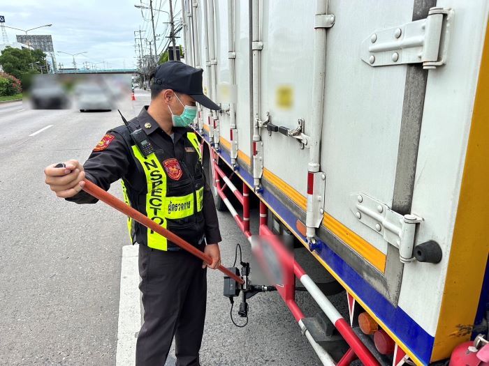 กรมการขนส่งทางบก ตรวจควันดำรถบรรทุกและรถโดยสารต่อเนื่องทั่วประเทศ มุ่งป้องกันและแก้ไขปัญหา PM2.5 จากภาคคมนาคมขนส่ง อย่างมีประสิทธิภาพและเป็นรูปธรรม ตามนโยบายกระทรวงคมนาคม