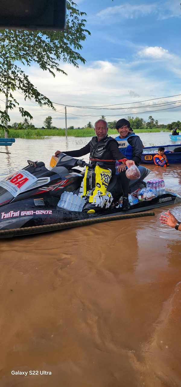 อรพรรณนำทีมถึงสุโขทัย เร่งช่วยเหลือพี่น้องชาวศรีสำโรง  อ.สวรรคโลกถูกตัดขาด กษิดิศ x กัน จอมพลังนำทีมเข้าช่วยเหลือ