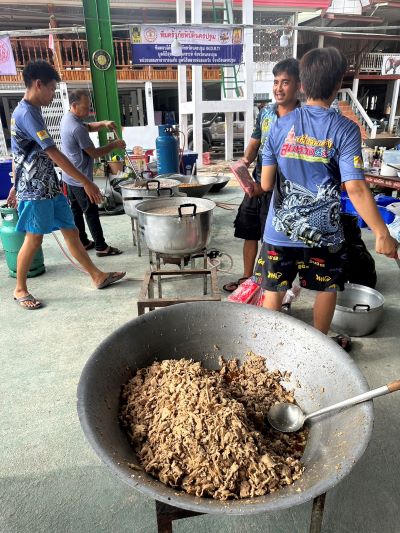 อรพรรณ ตั้งครัวกลาง แจกข้าวกล่อง 3,000 ต่อวัน  ร้องขอเรือเจ็ตสกีเพิ่มด่วน!