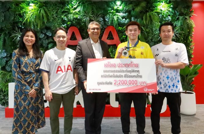 เอไอเอ ประเทศไทย มอบกรมธรรม์ประกันอุบัติเหตุ ทุนประกัน 2,200,000 บาท  แก่ "วิว กุลวุฒิ" ฮีโร่เหรียญเงิน โอลิมปิก ปารีสเกมส์ 2024