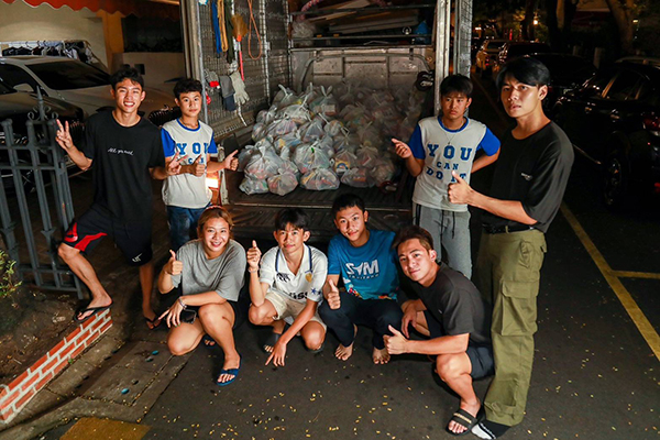 ในหลวง ทรงห่วงใยเหล่าจิตอาสา!!!  ทัพเจ็ตสกีเจาะช่วย 300 ชีวิต!!!