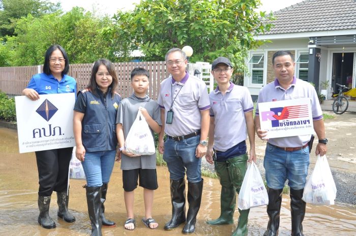 สำนักงาน คปภ. ร่วมกับบริษัทกลางฯ ให้ความช่วยเหลือผู้ประสบภัยน้ำท่วมในจังหวัดภาคเหนือ