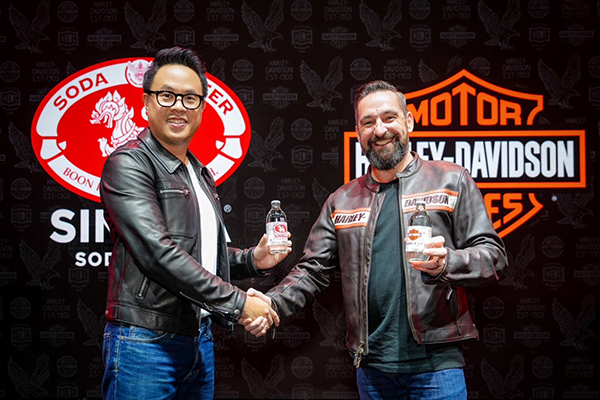 โซดาสิงห์ จับมือ Harley-Davidson®  เปิดตัวโซดาดีไซน์ฉลากพิเศษลิมิเต็ดเอดิชัน มุ่งสร้างแรงบันดาลใจให้ผู้บริโภคชาวไทย  การโคจรครั้งสำคัญของสองแบรนด์ระดับตำนาน เพื่อปลุกแนวคิดอิสระภาพแห่งการผจญภัย