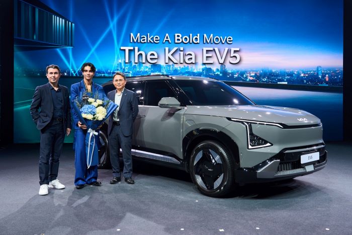 "เกีย เซลส์ (ประเทศไทย)" แทคทีม "เจฟ ซาเตอร์" ในงาน "Make A Bold Move With The Kia EV5" จัดเต็มกับมินิคอนเสิร์ต ฉลองการทรานส์ฟอร์มแบรนด์และความสำเร็จของ The Kia EV5